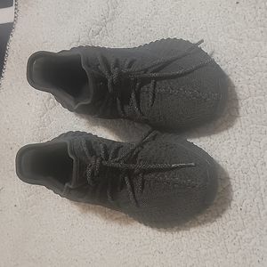 Used yeezy 350 black size 4 1/2